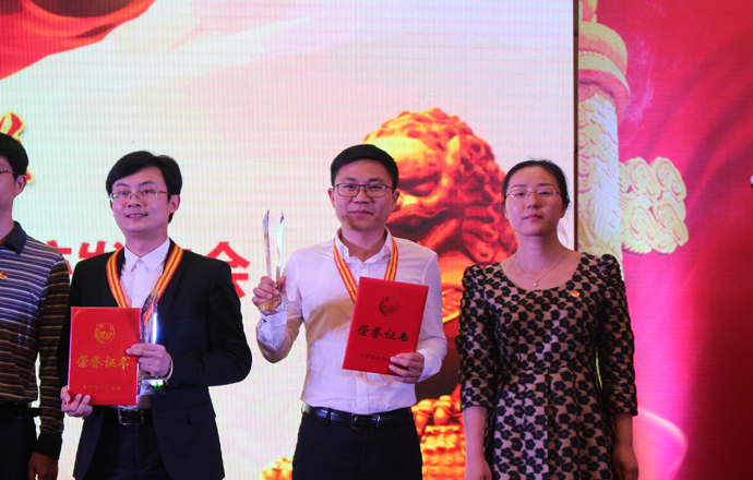 第一槍網(wǎng)CEO楊志軍榮獲第五屆“南昌青年五四獎(jiǎng)?wù)隆? />
						</div>
						<div   id=